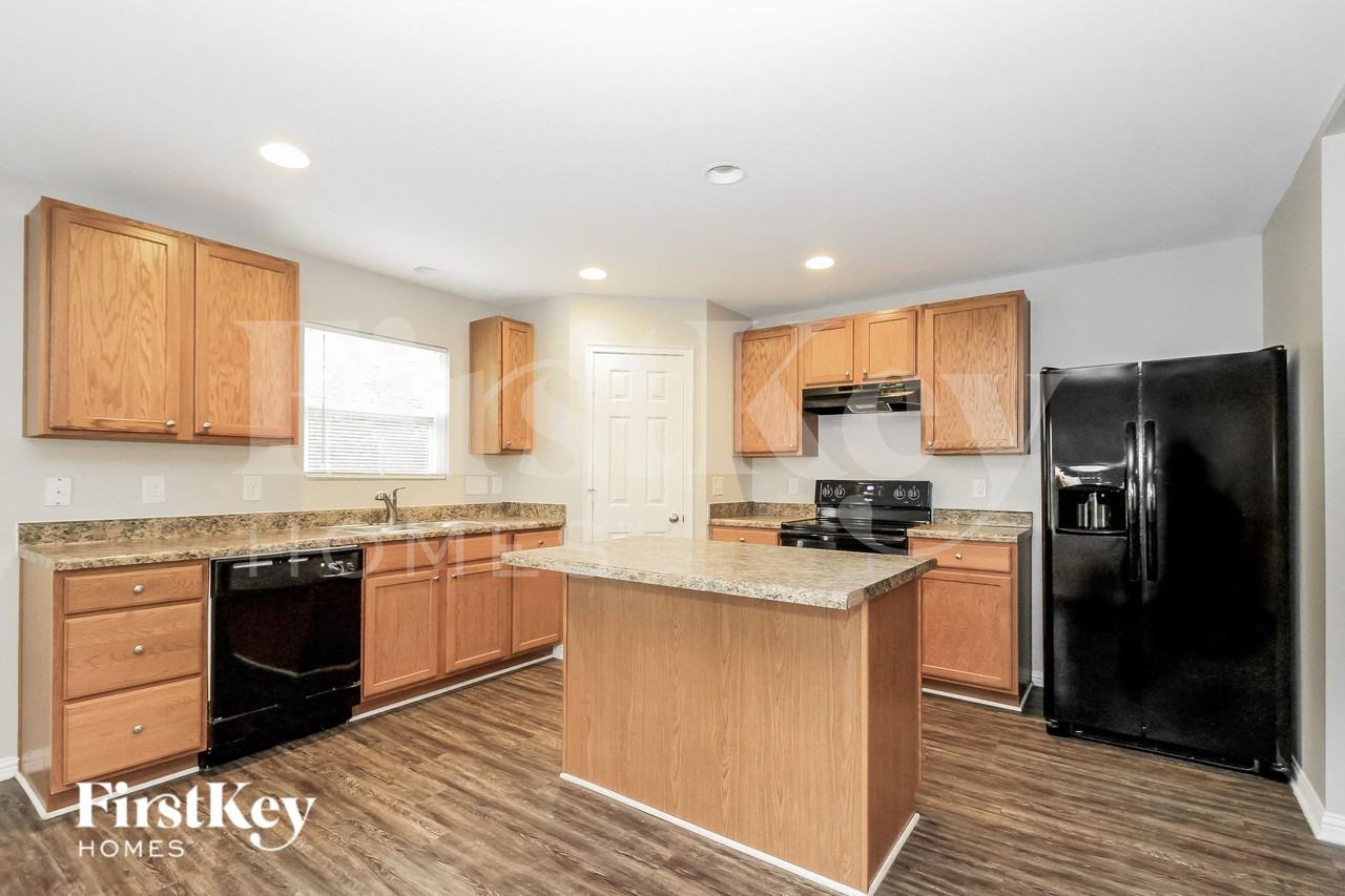 4300 Oak Pointe Dr - Photo 5 of 15