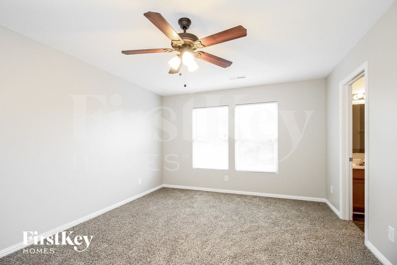 4300 Oak Pointe Dr - Photo 6 of 15