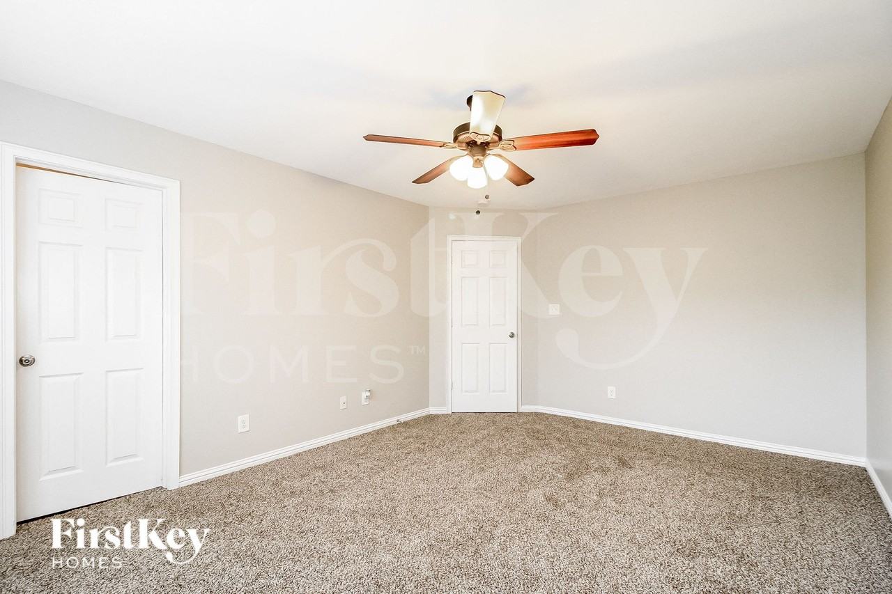 4300 Oak Pointe Dr - Photo 7 of 15