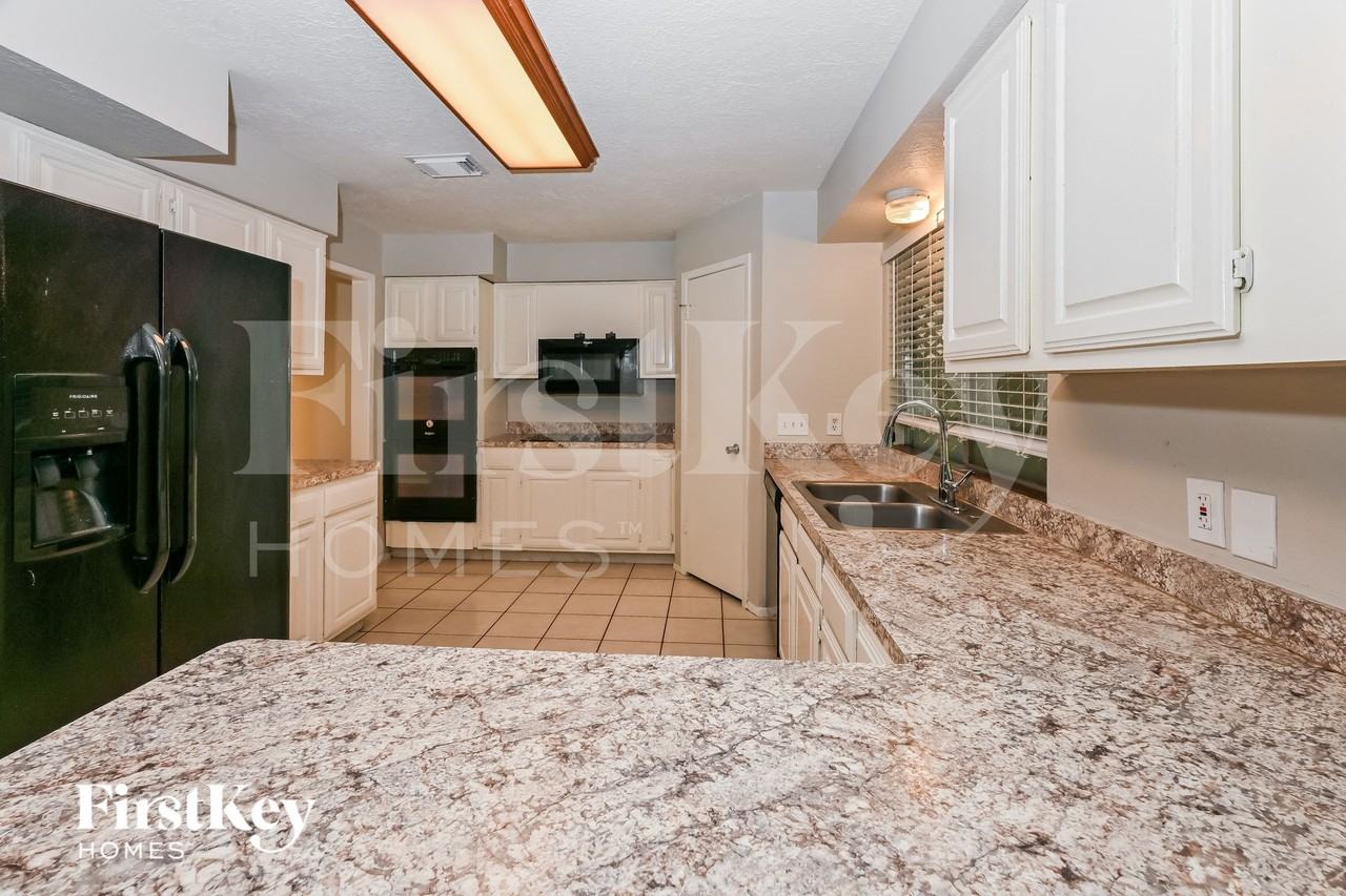 3711 Clear Falls Dr - Photo 6 of 15