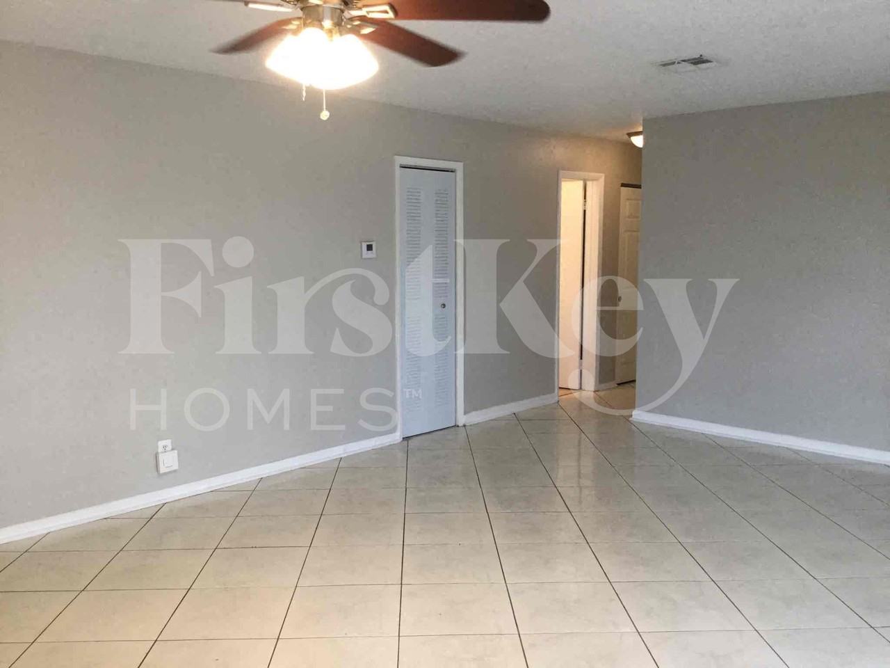 3549 Swstreet - Photo 2 of 20