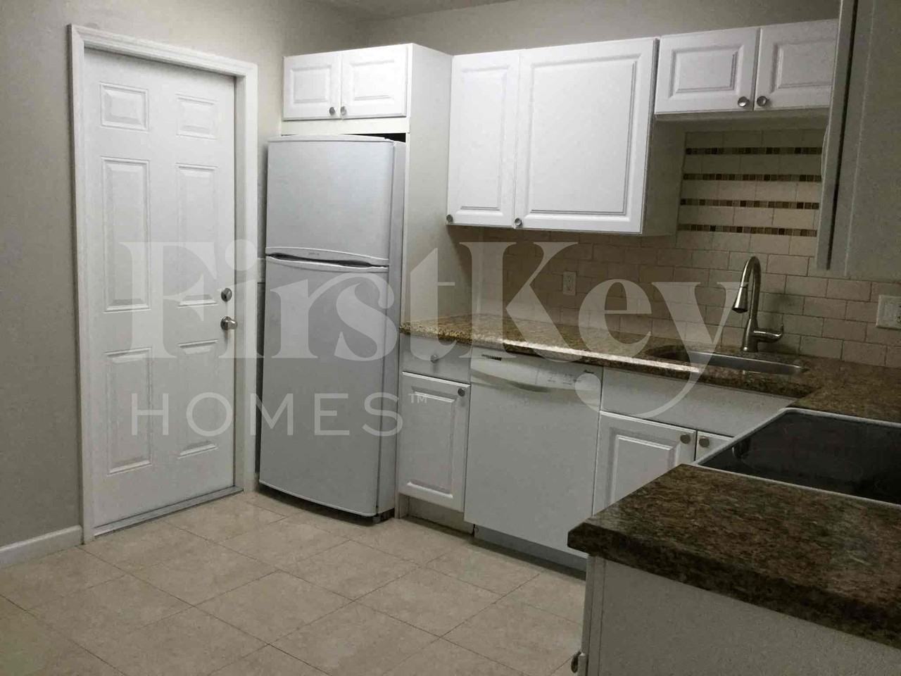 3549 Swstreet - Photo 5 of 20