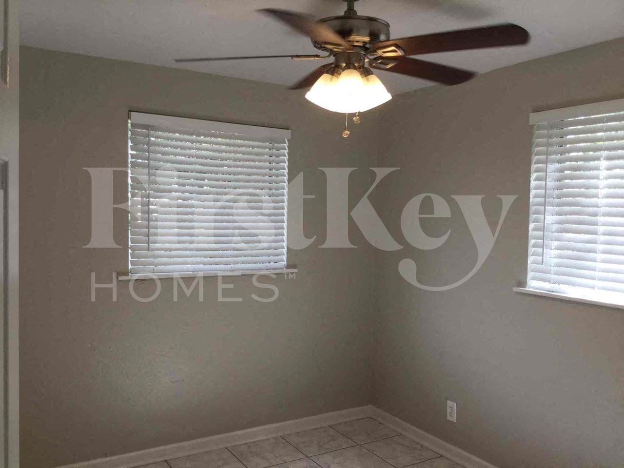 3549 Swstreet - Photo 6 of 20