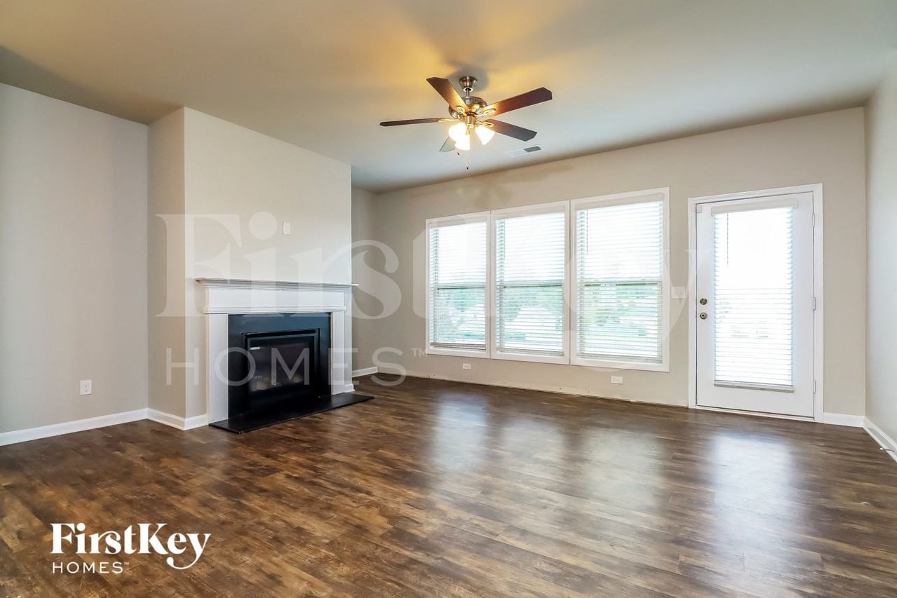 3404 Baylor Cir - Photo 3 of 15