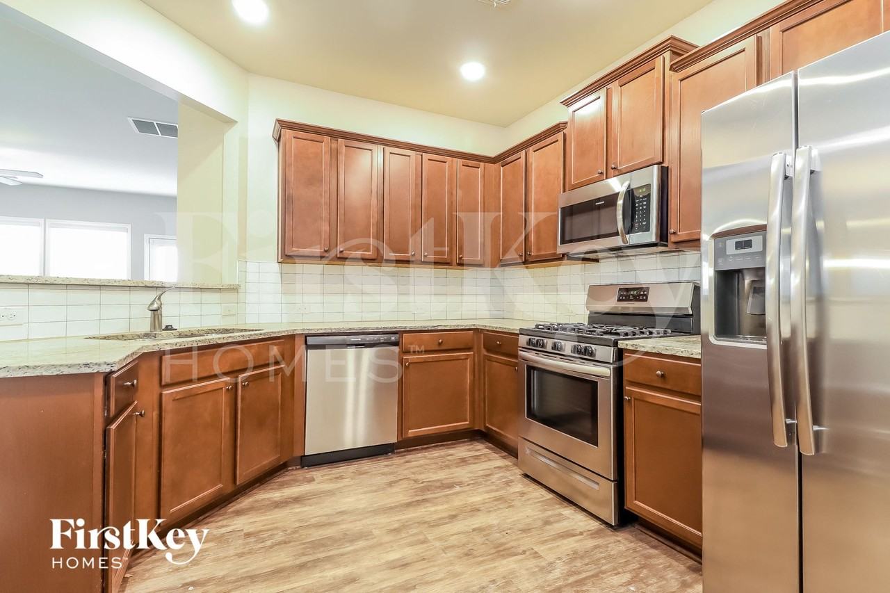 3404 Baylor Cir - Photo 6 of 15