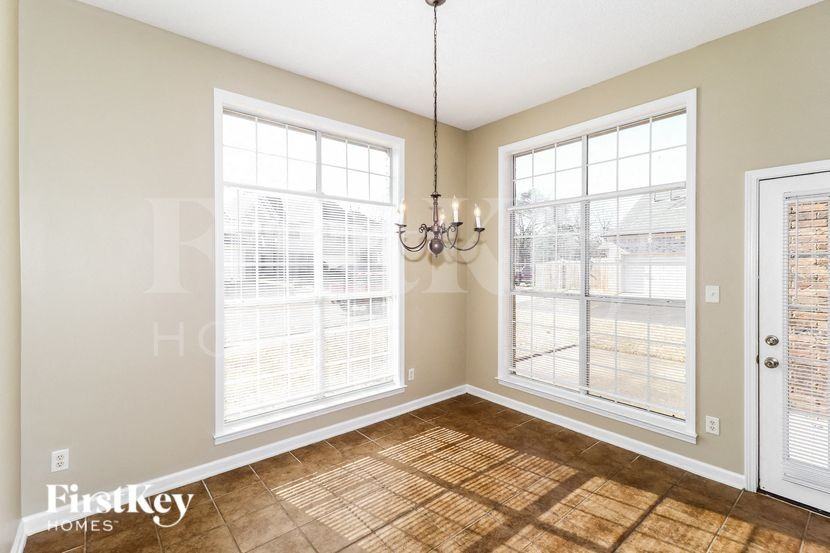 1543 Wynne Grove Rd - Photo 5 of 15