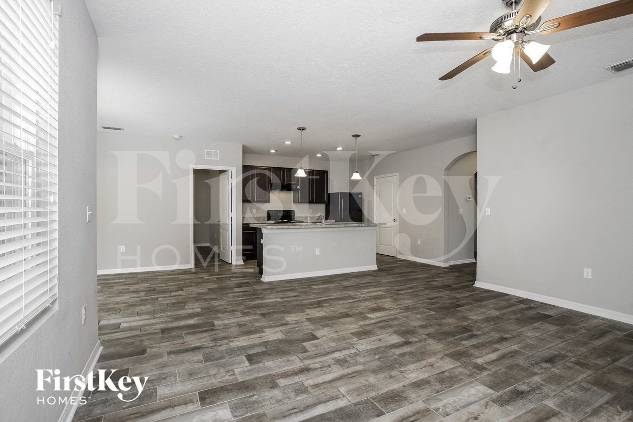 1428 Wallace Manor Pass - Photo 3 of 15