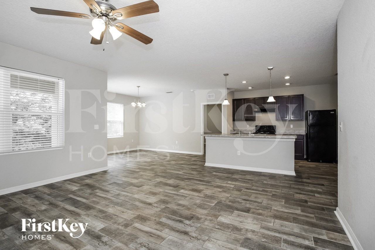 1428 Wallace Manor Pass - Photo 4 of 15