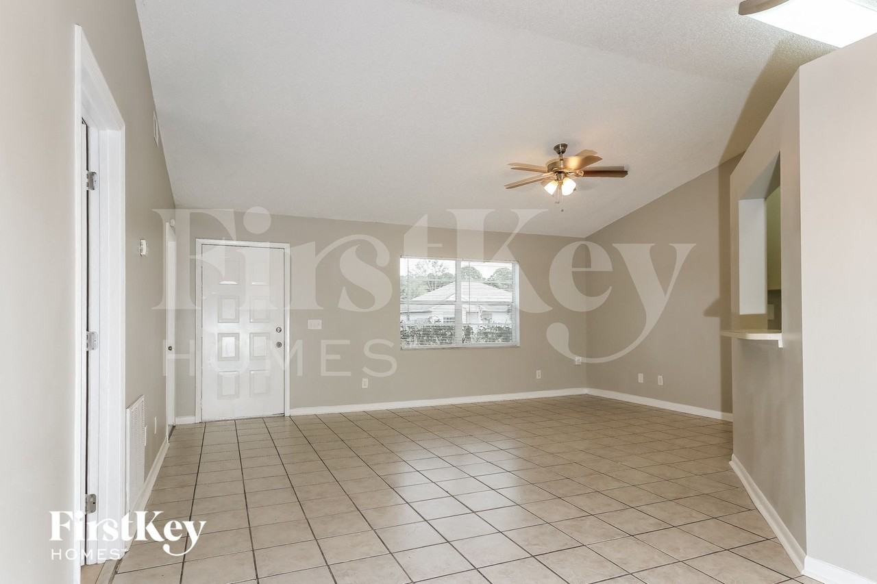 1274 Sw Byron St - Photo 4 of 15