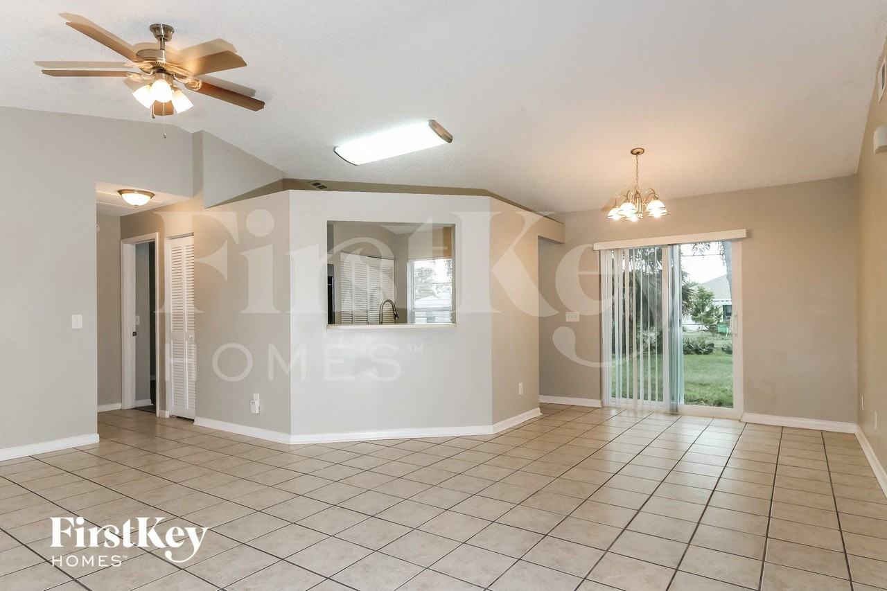 1274 Sw Byron St - Photo 6 of 15