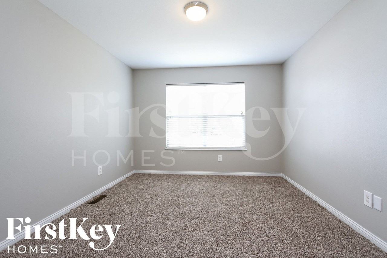 11610 Hornickel Cir - Photo 6 of 15