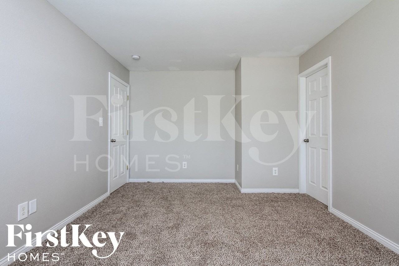 11610 Hornickel Cir - Photo 7 of 15