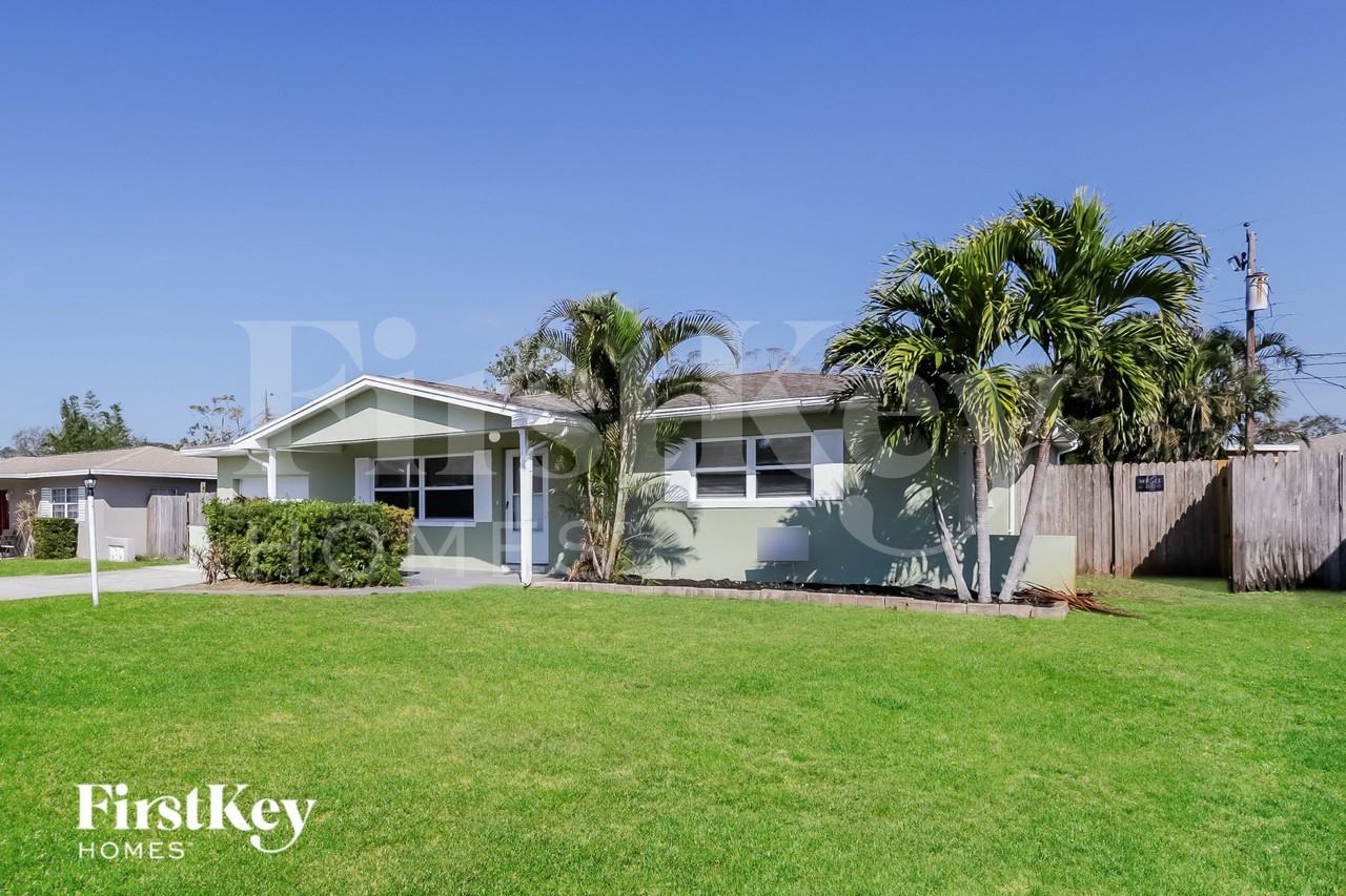 11525 59th Ter - Photo 2 of 16