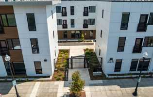 featured image of 121 S Holly St