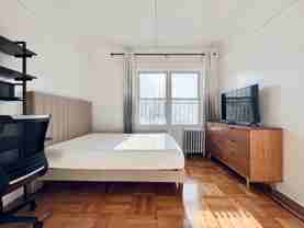 Private Bedroom in 4 Bedroom/1 Bathroom Home - Photo 1 of 1
