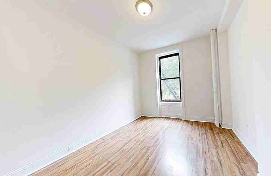 471 Central Park W - Photo 4 of 10