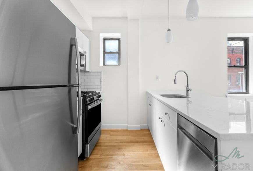 1435 York Ave - Photo 7 of 10