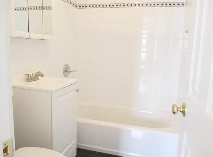 205 W 88th St - Photo 3 of 6