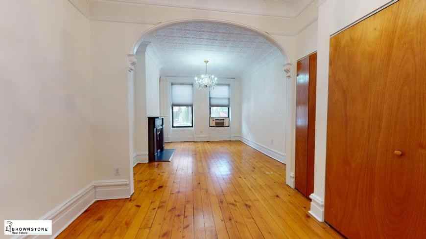 505 Henry St - Photo 6 of 7