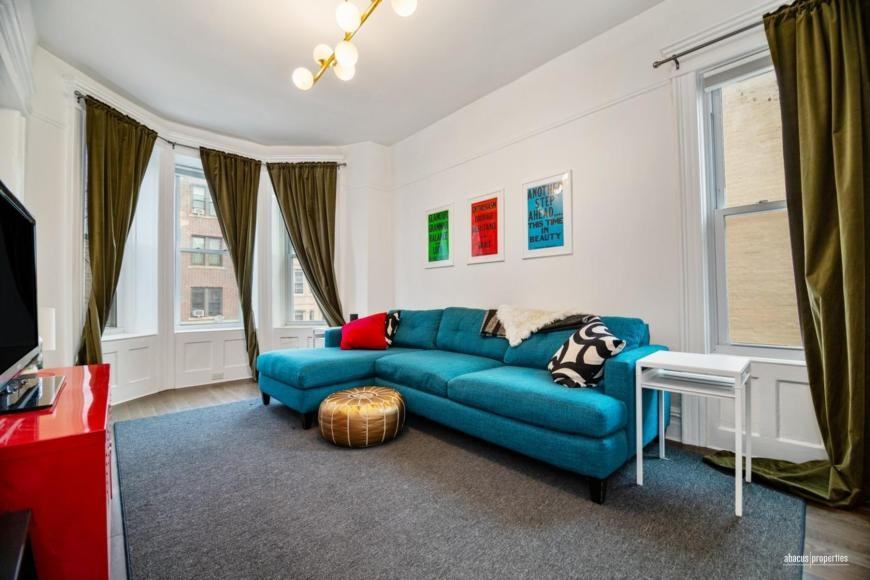 1620 Union St - Photo 2 of 10