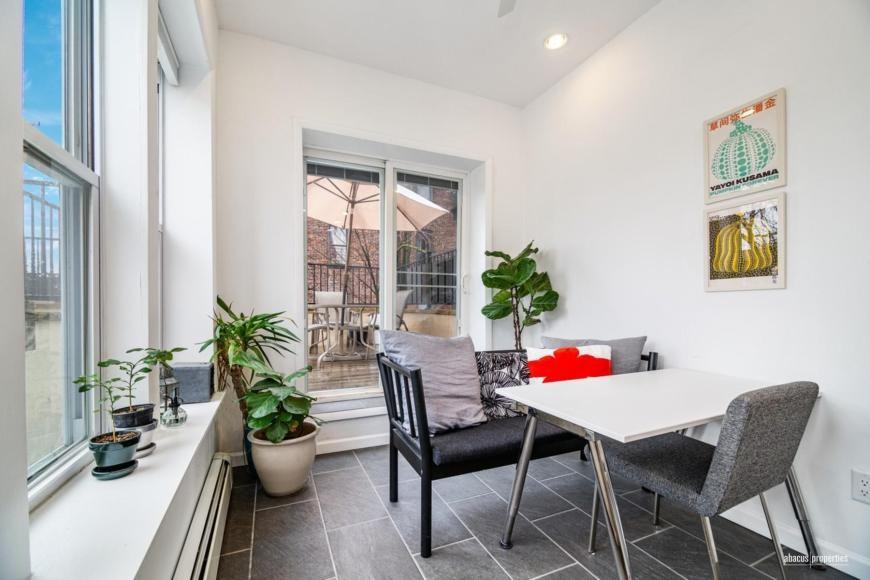 1620 Union St - Photo 5 of 10