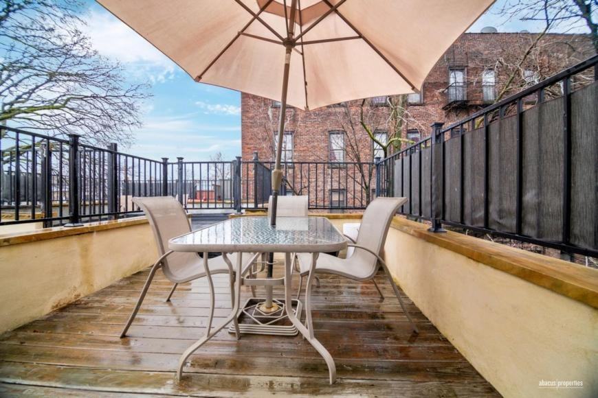 1620 Union St - Photo 6 of 10