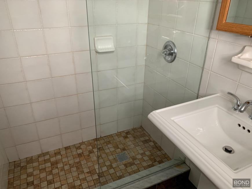 2335 Broadway - Photo 3 of 4