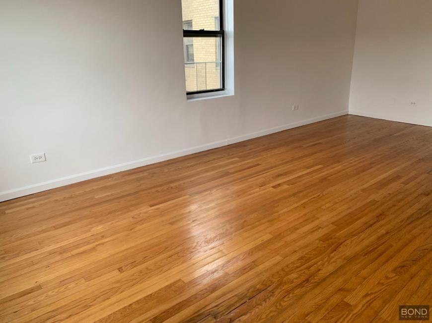 2335 Broadway - Photo 4 of 4