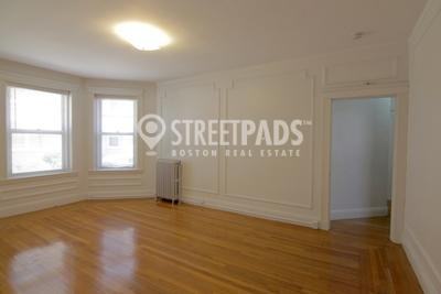 90 Maple St - Photo 5 of 10