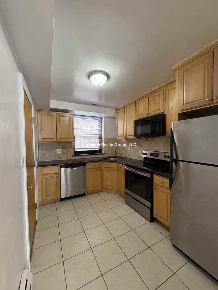 7328 N Ridge Blvd #1E