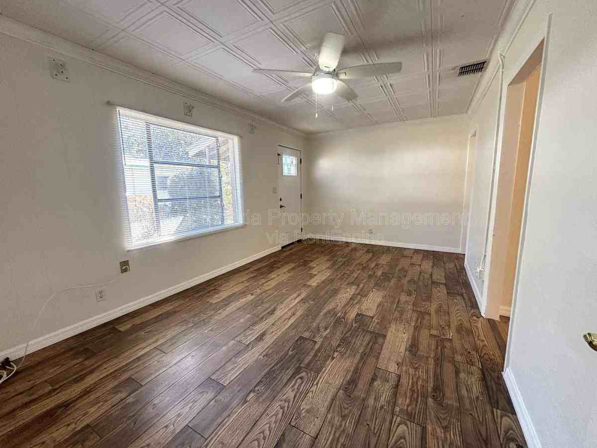 840 Lake Ave - Photo 3 of 10