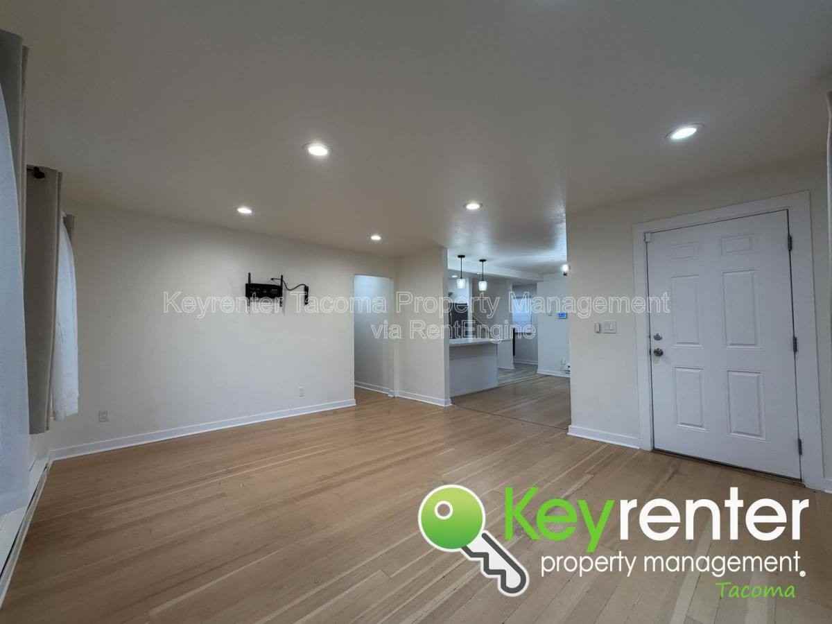 4622 E F St - Photo 2 of 10