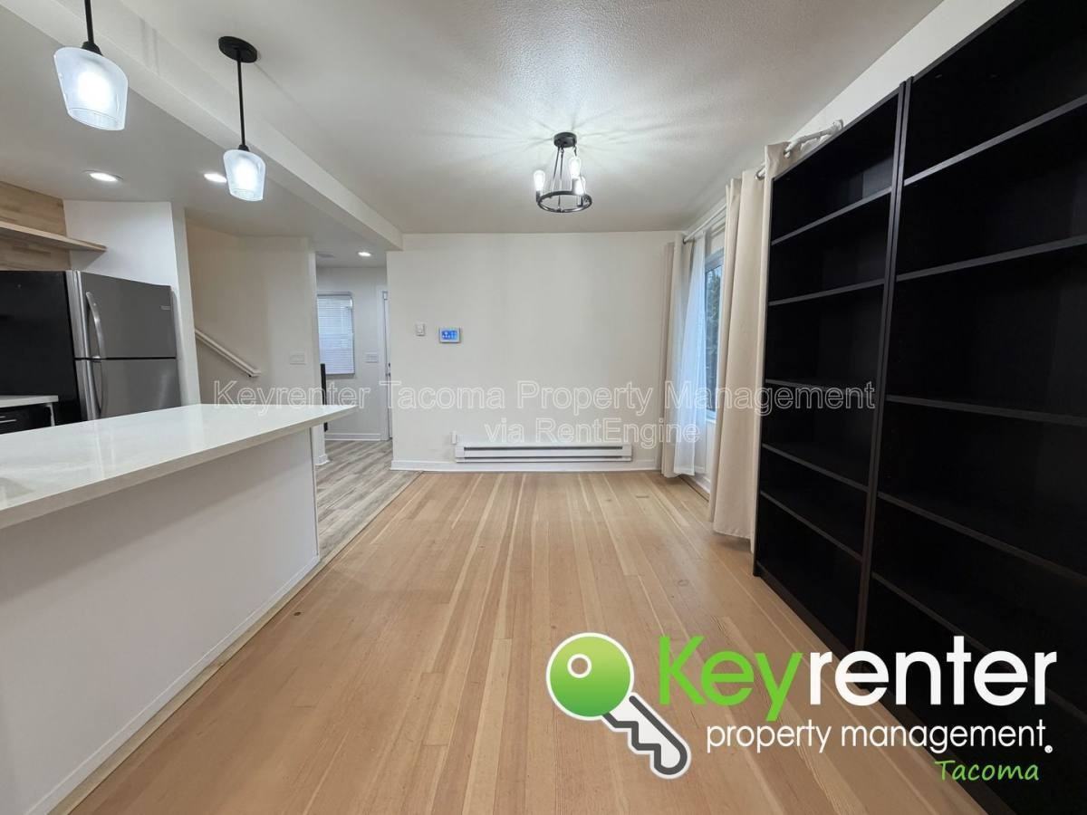 4622 E F St - Photo 3 of 10