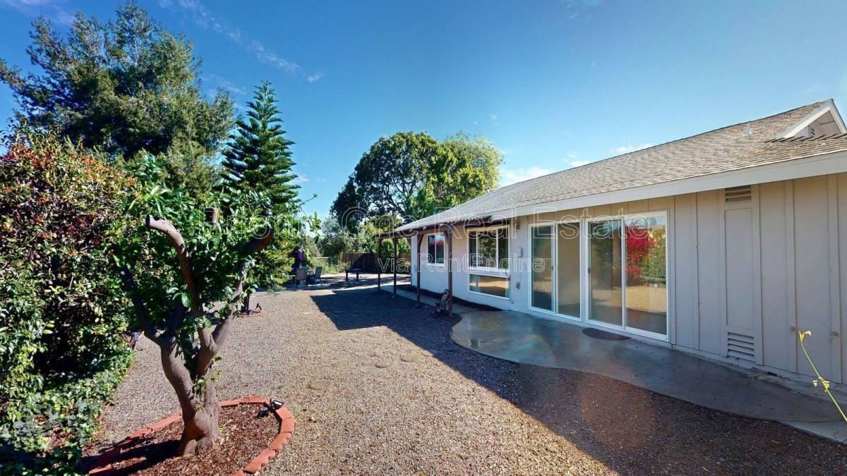 16798 Diego Dr - Photo 2 of 10