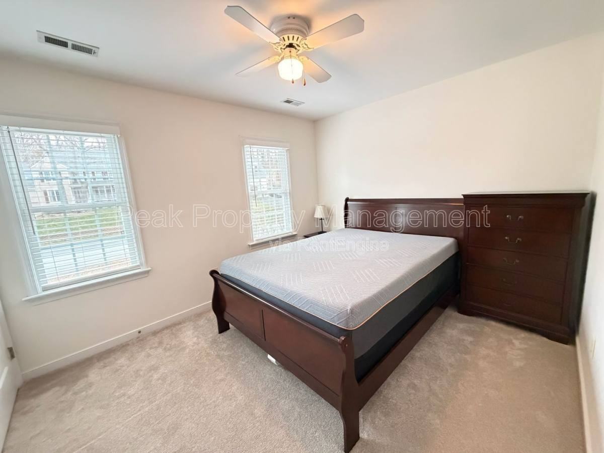 11809 Sanbury Ln - Photo 3 of 10