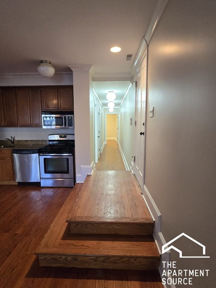 4906 N Washtenaw Ave #G - Photo 3 of 12