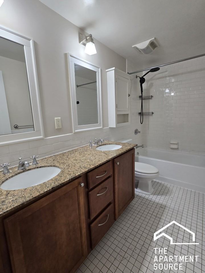 4906 N Washtenaw Ave #G - Photo 4 of 12