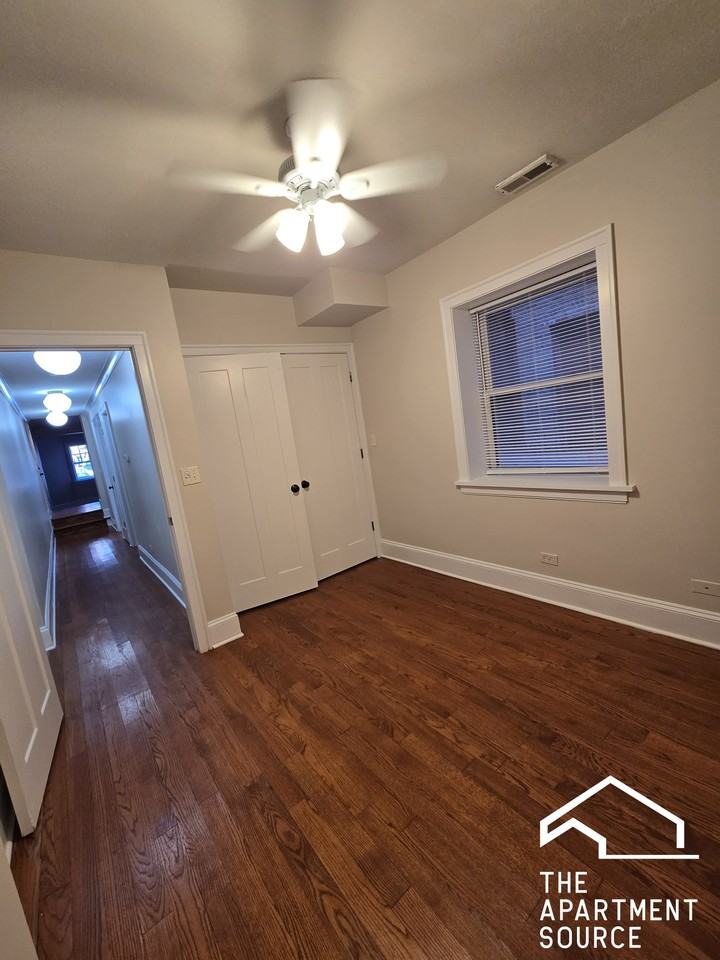 4906 N Washtenaw Ave #G - Photo 6 of 12