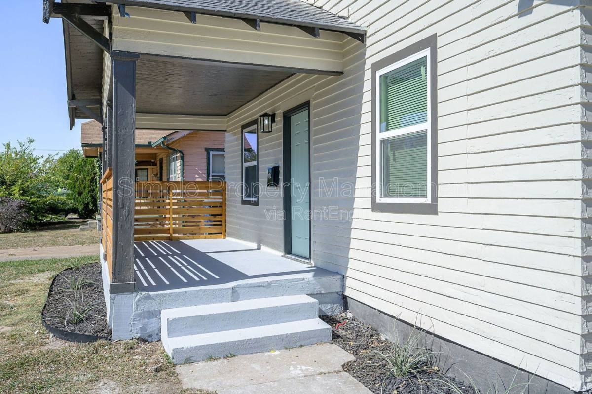 1225 Ne 17th St - Photo 3 of 10