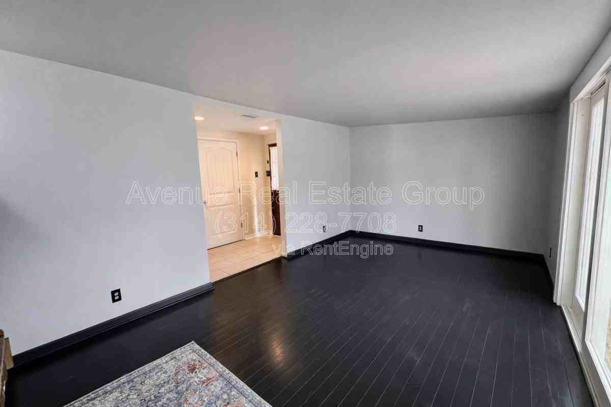 449 Crest Ave - Photo 2 of 10