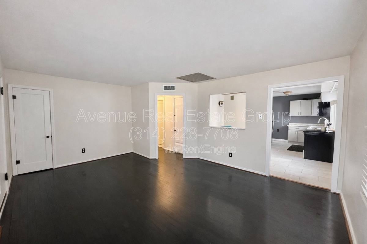 449 Crest Ave - Photo 3 of 10