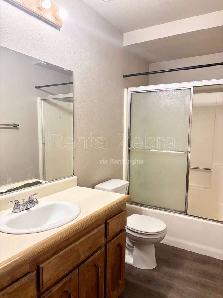 1702 Joseph Ct - Photo 2 of 6