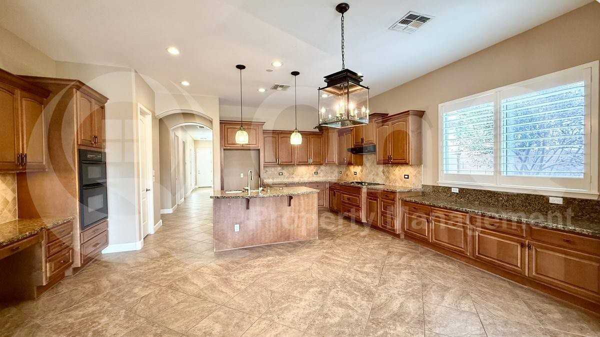 5213 S Miller Pl - Photo 3 of 10