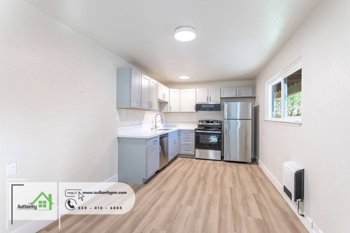1427 Orange Ave - Photo 2 of 10
