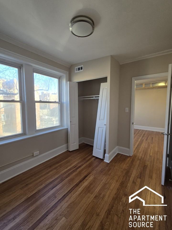 4418 N Whipple St #3 - Photo 5 of 9