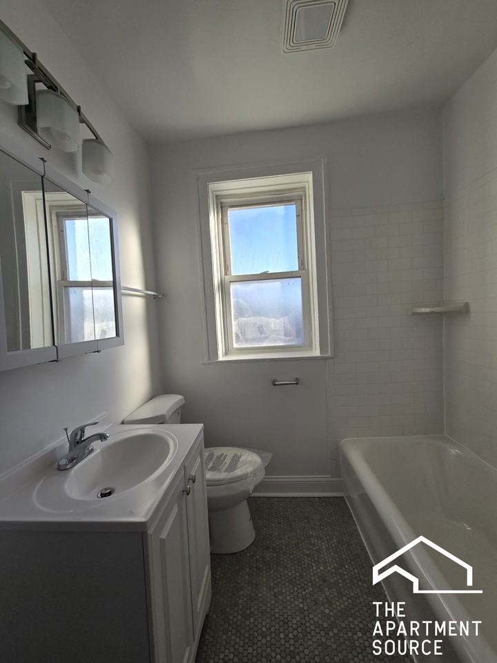 4418 N Whipple St #3 - Photo 7 of 9