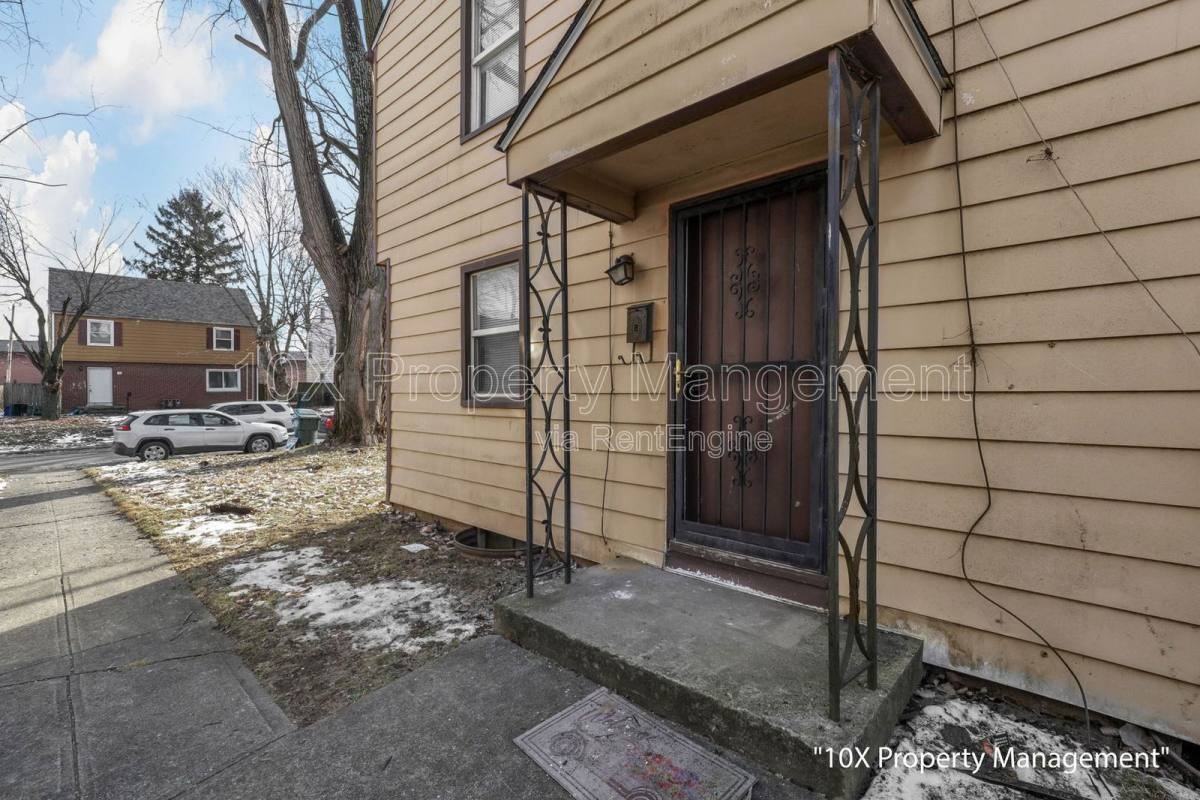97 N Waverly St - Photo 3 of 10