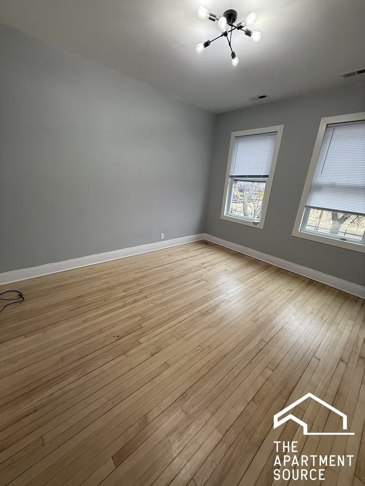 3714 W Cortland St #2 - Photo 3 of 10
