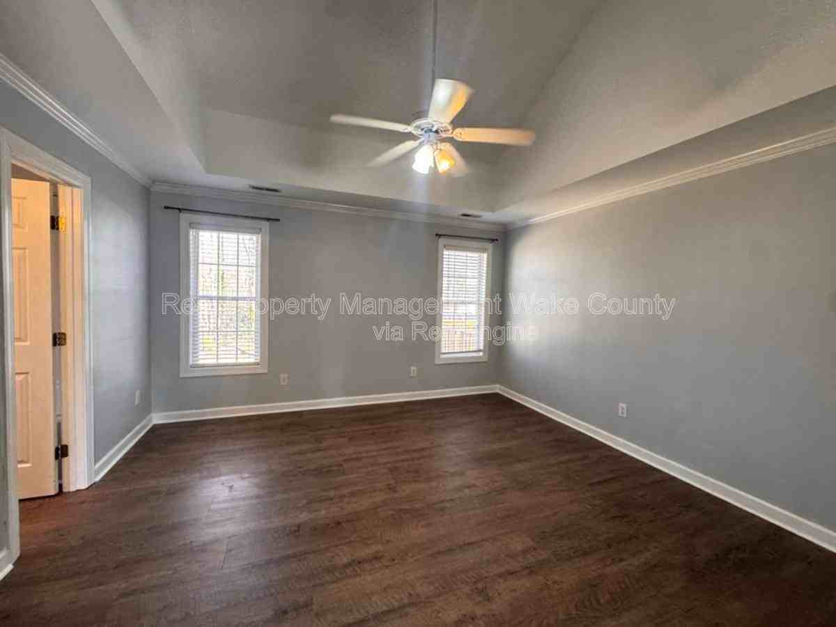 828 Shackleton Rd - Photo 2 of 10
