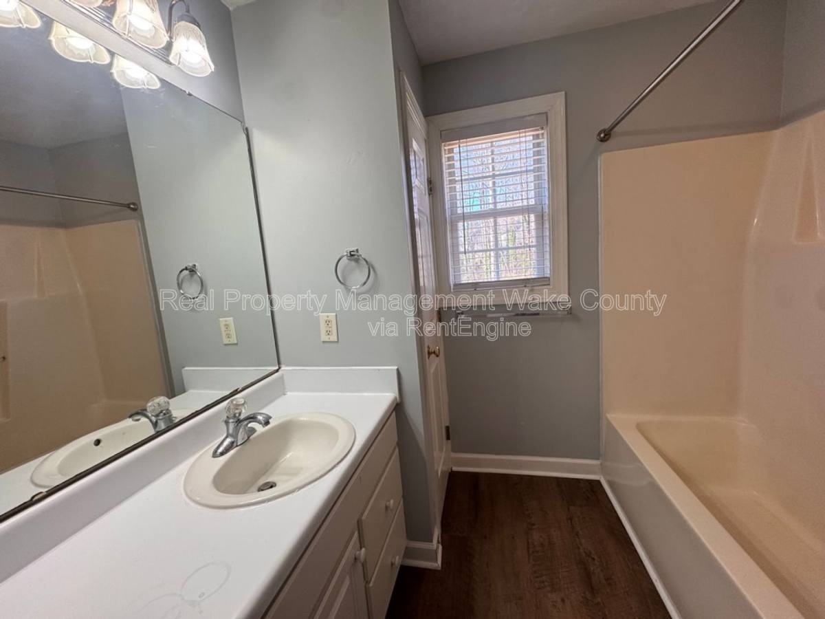 828 Shackleton Rd - Photo 3 of 10